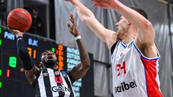 Beşiktaş'tan Panionios'a deplasmanda 40 sayı fark! Öyle pankarta böyle skor...