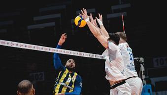 Halkbank sahasında Fenerbahçe'yi devirdi