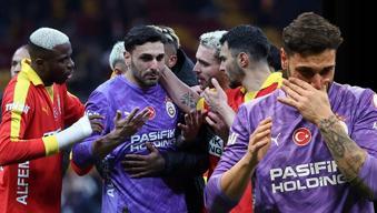 Galatasaray taraftarı büyük tepki gösterdi! Günay Güvenç maç sonu gözyaşlarını tutamadı