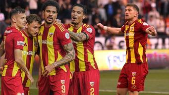 (ÖZET) Kayseri yarışa tutundu, altın değerinde 3 puan... Kayserispor - Rizespor maç sonucu 2-0