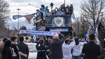 Erzurumspor FK şampiyonluk turu attı... 'Şampiyon Erzurumspor'