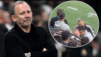 Beşiktaş tribünlerinden olay hareket! Sergen Yalçın'a su şişesi fırlatıldı