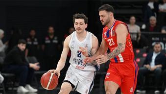 Anadolu Efes sahasında Büyükçekmece'yi devirdi