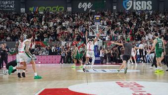 Karşıyaka evinde Bursaspor Basketbol'u devirdi! Süper Lig'de kalmayı başardı