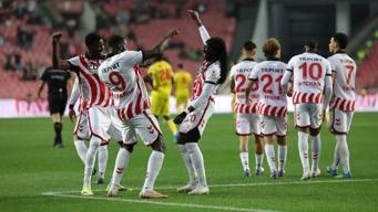 Samsunspor sezonu net galibiyetle tamamladı... Samsunspor - Göztepe maç sonucu 3-0