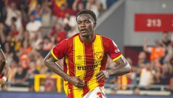 Dennis'e Premier Lig'den talip çıktı