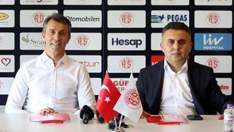 Antalyaspor'un yeni teknik direktörü Bülent Korkmaz oldu