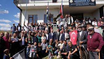 Serdal Adalı, Ardahan’ın Beşiktaş Köyü'nde kartal heykeli açtı