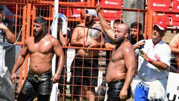 Kırkpınar’da 16 başpehlivan üçüncü tura yükseldi