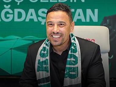 'Heyecanlıyım, gururluyum!' Çağdaş Atan, Konyaspor'a imzayı attı...