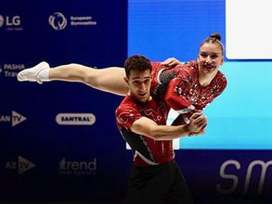 Ayşe Begüm Onbaşı Avrupa Şampiyonası'nda hem teklerde hem çiftlerde adını finale yazdırdı