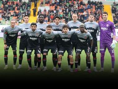 Teknik ekip görevi bıraktı! Süper Lig ekibi resmen açıkladı