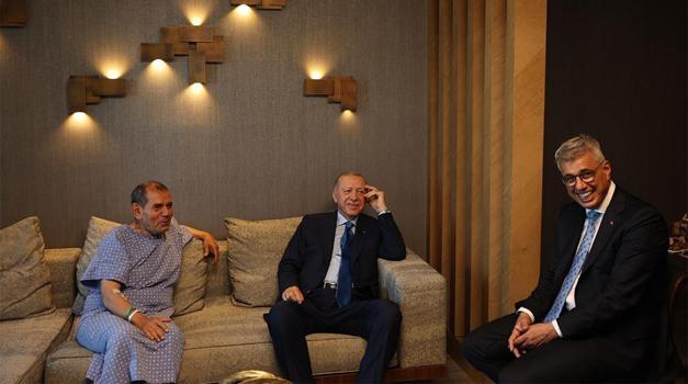 Cumhurbaşkanı Erdoğan'dan Galatasaray Kulübü Başkanı Özbek'e hastanede ziyaret