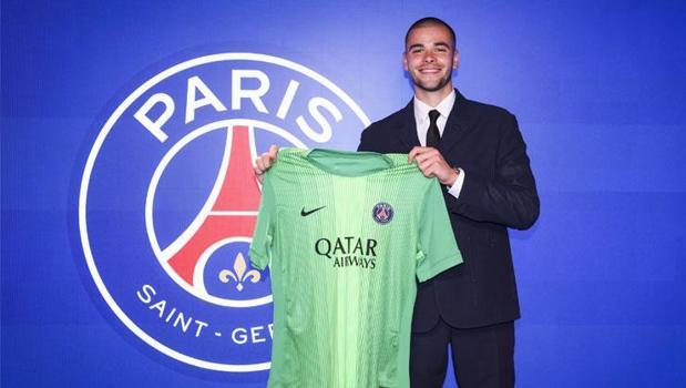 Paris Saint-Germain, Lucas Chevalier'i kadrosuna kattı