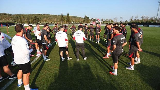 Gürcistan - Türkiye maçına doğru... Hakan Çalhanoğlu, Merih Demiral ve Yusuf Akçiçek takıma katıldı