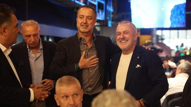 Beşiktaş Divan Kurulu Başkan adayı Ahmet Ürkmezgil, camia ile bir araya geldi