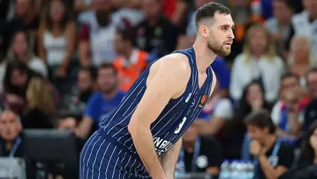 Anadolu Efes announced bad news: Georgios Papagiannis out for 8 months