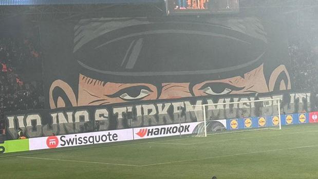 Viktoria Plzen-Fenerbahçe maçında açılan skandal pankart için açıklama: 'Asıl amaç espriydi'