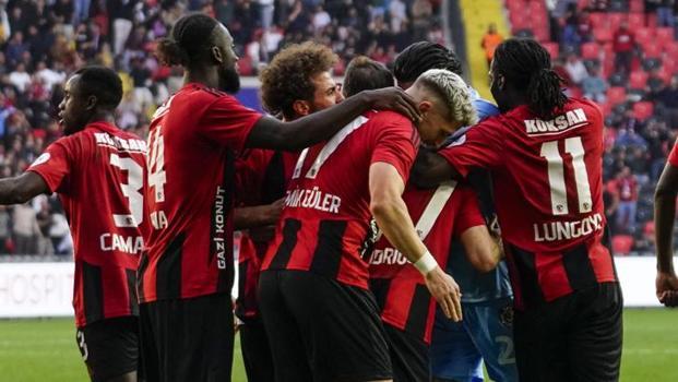 4 gollü maçta kazanan çıkmadı! Gaziantep FK - Çaykur Rizespor maçı sonucu: 2-2