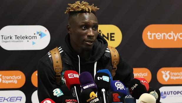 Daniel Agyei'den taraftarlara teşekkür