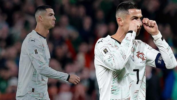 Ne yaptın Cristiano Ronaldo! Rakibine dirsek attı, kırmızı kartı gördü...