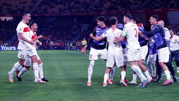 Süper Lig devinden milli atak! İki yıldızı listeye aldı, transfer için görüşmeler başlıyor