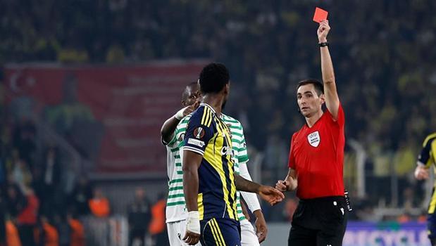 Fenerbahçe'de Jhon Duran kırmızı kart gördü! Son dakikada oyun dışı kaldı