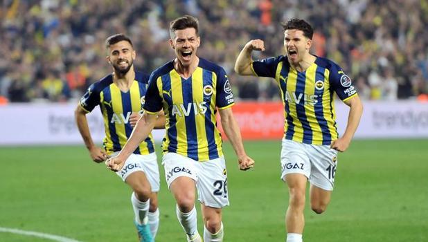 Fenerbahçe derbilerde yabancılarla gülüyor