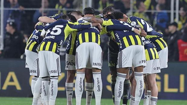 Fenerbahçe, Süper Lig'de yoluna yenilgisiz devam ediyor