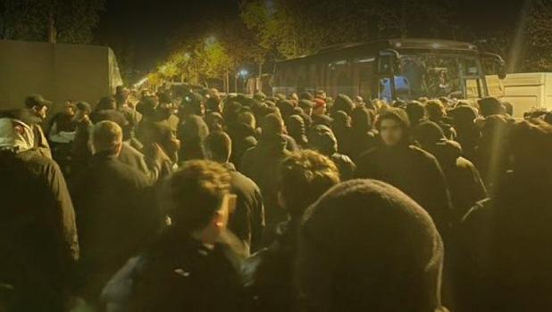 Avrupa'nın ortasında skandal! Fransa'da iki yıldıza taraftarlardan dayak: İş görmez raporu aldılar