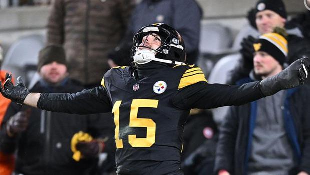 Steelers Hold Firm, Beat Dolphins and End Their Playoff Hopes