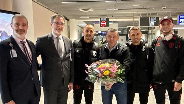 Samsunspor'a Almanya'da çiçekli karşılama