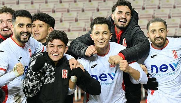 Balıkesirspor zirve yarışına ortak!