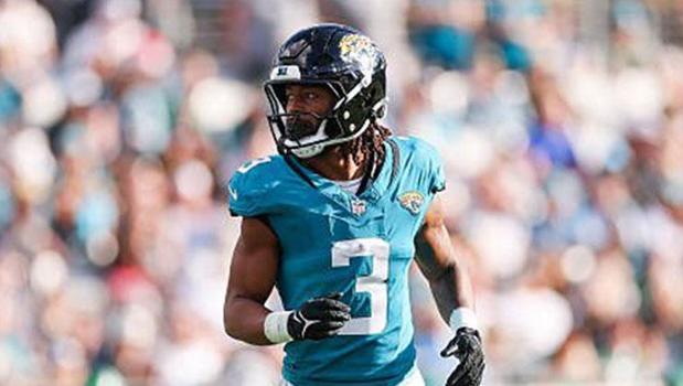 Jaguars Lock Up Jakobi Meyers as Week 16 Buzz Heats Up NFL Playoffs