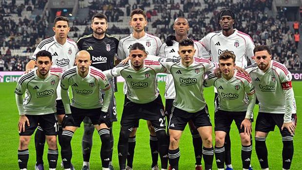 Beşiktaş'ta sakatlık! Maça devam edemedi