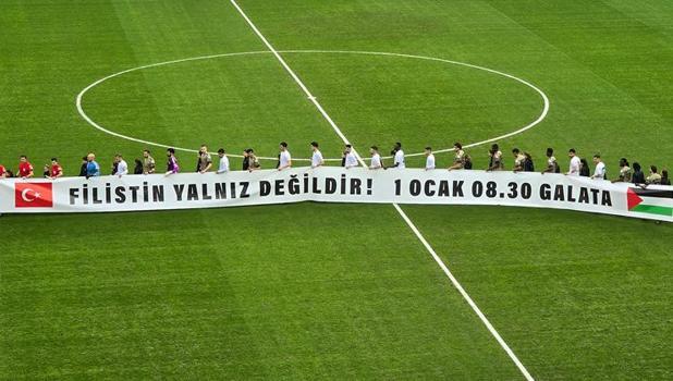 Kocaelispor-Erzurum FK maçında Filistin pankartı