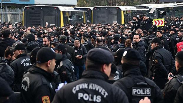 Fenerbahçe-Beşiktaş: Siyah giyen adamlar 30 otobüsle Kadıköy'de