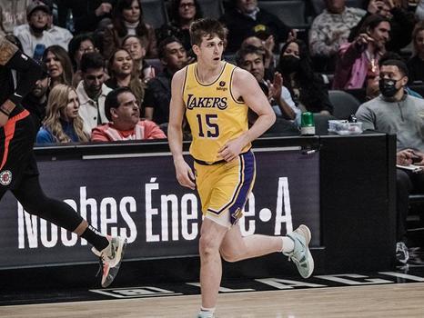 Lakers Guard Austin Reaves to Undergo MRI After Exiting With Calf Issue