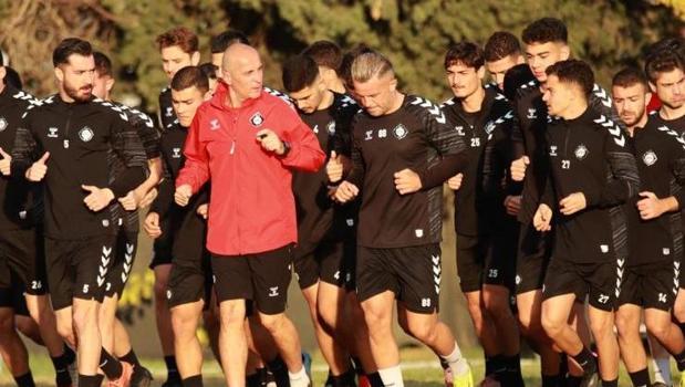 Bir dönem Süper Lig devlerine kök söktüren Altay'a büyük şok! 18 puan silme ve küme düşme cezası alabilir