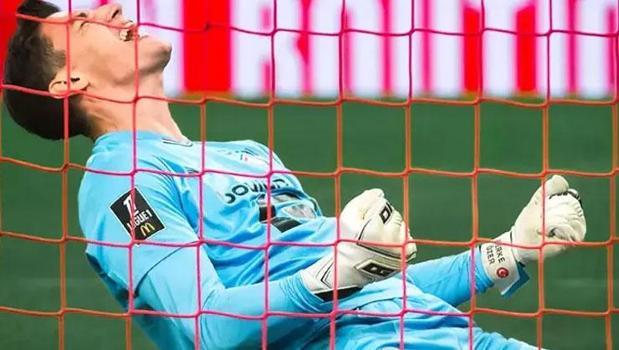 Lille, Milli kaleci Berke Özer’i paylaştı!