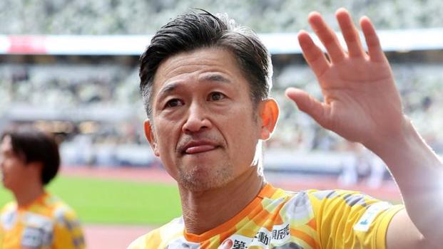 Dünyanın en yaşlı futbolcusu bir kez daha transfer oldu!