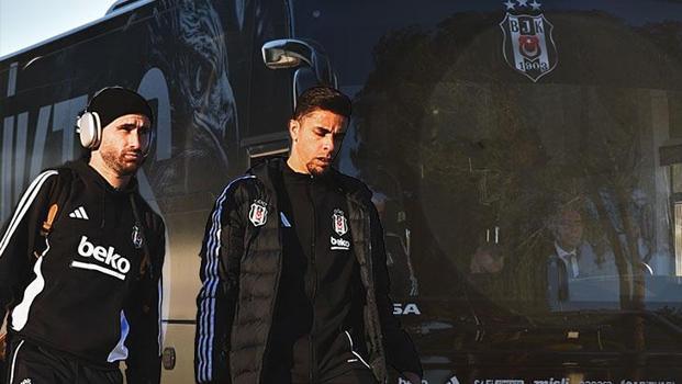 Beşiktaş kafilesi Antalya'da; 25 kişilik kamp kadrosunda Rafa Silva da yer aldı