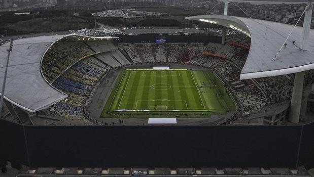 Galatasaray - Fenerbahçe Süper Kupa Finali'ne yoğun ilgi! Taraftarlardan görsel şölen
