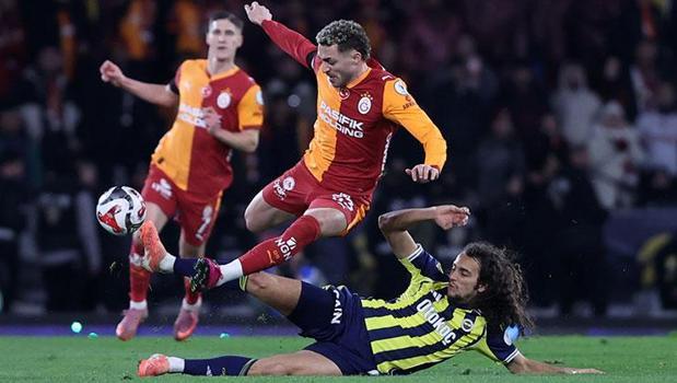 Galatasaray - Fenerbahçe maçı Canlı Anlatım - GS FB maçı kadroları, skoru ve istatistikleri (Süper Kupa final karşılaşması)