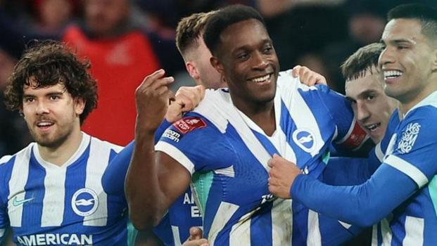 (ÖZET) Ferdi Kadıoğlu FA Cup'ta tur atladı... Manchester United - Brigton maç sonucu 1-2