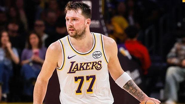 Lakers Lock Down Defense as Stars Return to Dismantle Raptors