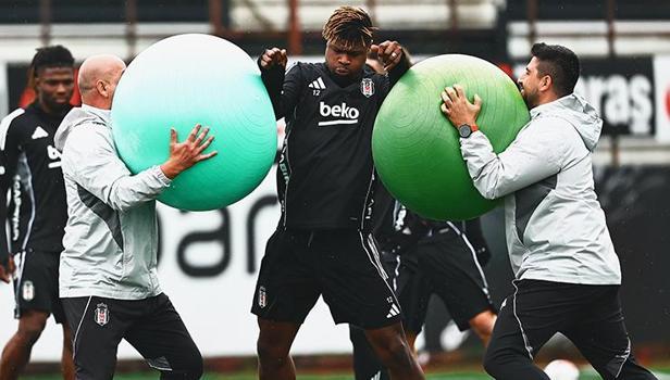 Beşiktaş kondisyon ve taktik çalıştı