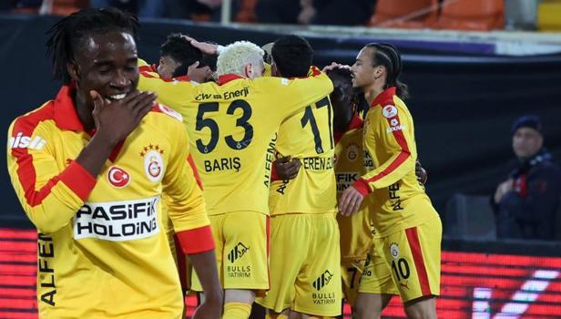 Galatasaray'da Nhaga sevinci! Okan Buruk'un planı ortaya çıktı