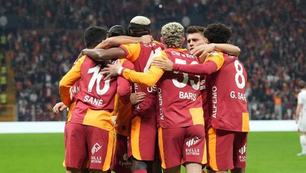 Galatasaray derbide bir ilkin peşinde