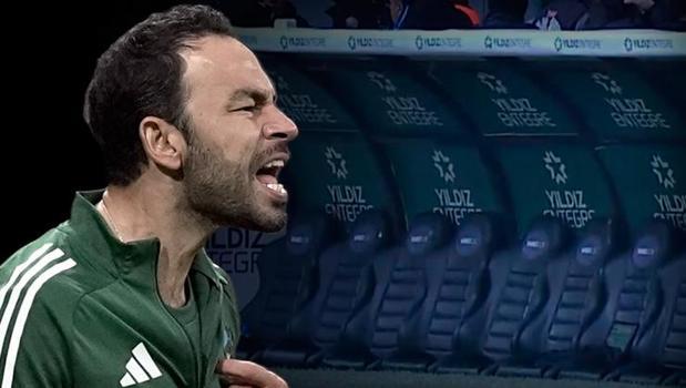 Selçuk İnan çılgına döndü: Maç bitmeden tüm herkesi soyunma odasına götürdü